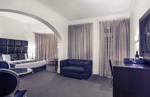 Maitland Hotel | Relax at Mercure Maitland Monte Pio with Pool and Spa