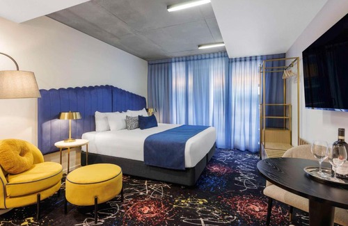 Melbourne Hotel | Premier Mercure Melbourne St Kilda Road with Hot Tub & Dining