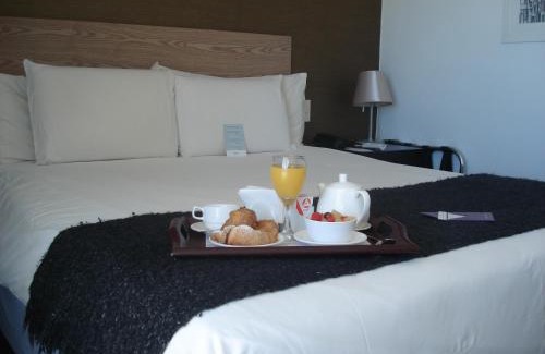 Punta Carretas Hotel | Cozy Oceanfront Retreat at Mercure Montevideo Punta Carretas