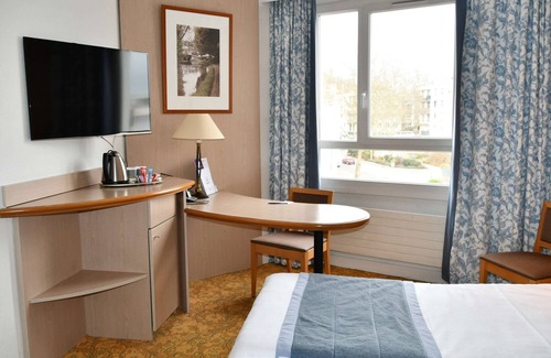 Nevers Hotel | Inviting Mercure Nevers Pont de Loire with Spa & Dining