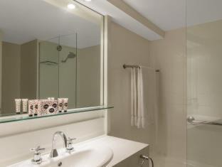 Newcastle West Hotel | Relax at Mercure Newcastle: 4-Star Comfort with Pool