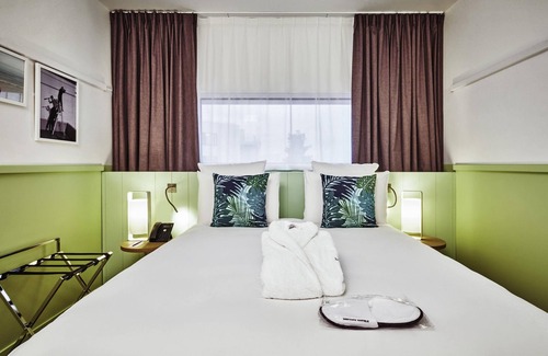 Paray-Vieille-Poste Hotel | Explore Mercure Paris Orly Airport: Pool, Spa & Family-Friendly