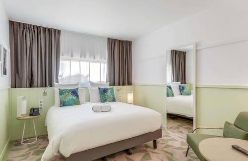 Paray-Vieille-Poste Hotel | Explore Mercure Paris Orly Airport: Pool, Spa & Family-Friendly