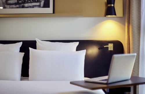 Les Puces de Saint-Ouen Hotel | Discover Mercure Paris Saint-Ouen: Family-Friendly Comfort