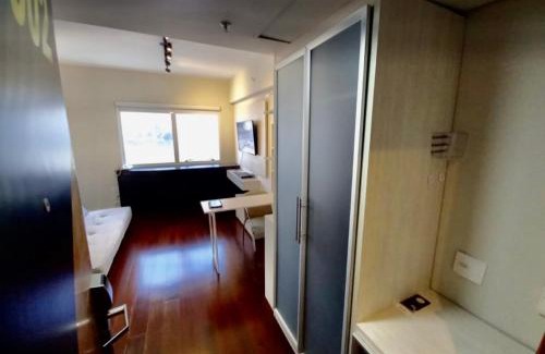 Sao Paulo Apartment | Prime Mercure Paulista: Family-Friendly with Pool Access