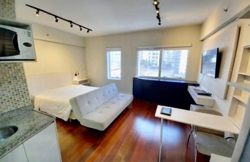 Sao Paulo Apartment | Prime Mercure Paulista: Family-Friendly with Pool Access