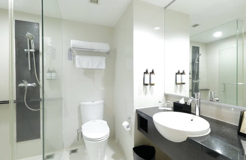 Pontianak Hotel | Relax at Mercure Pontianak City Center with Pool & Spa