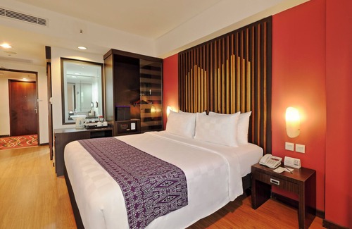 Pontianak Hotel | Relax at Mercure Pontianak City Center with Pool & Spa