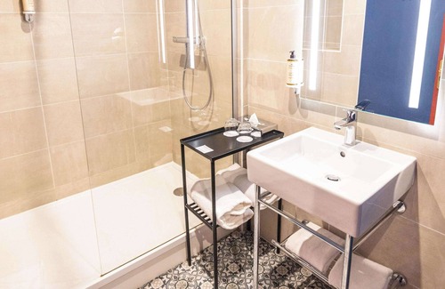 Rochefort Hotel | Relax at Mercure Rochefort La Corderie Royale - 4-Star Retreat