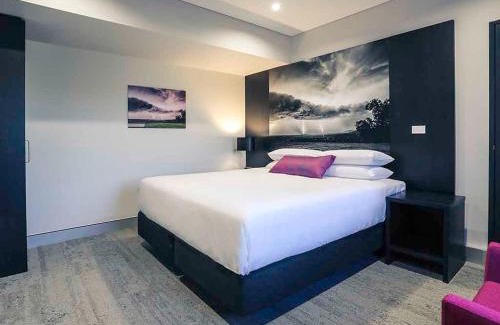 West Tamworth Hotel | Discover Mercure Tamworth: 4-Star Stay with Ocean View
