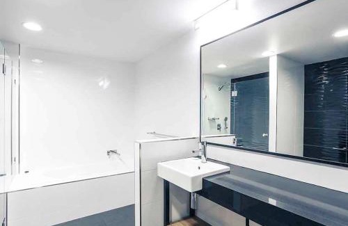 West Tamworth Hotel | Discover Mercure Tamworth: 4-Star Stay with Ocean View