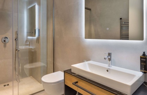 Tirana Hotel | Guest Rated 9.6: Family-Friendly Stay at Mercure Tirana
