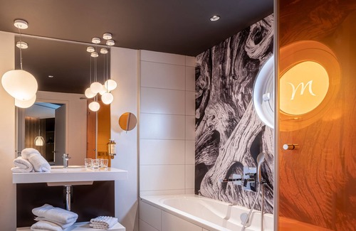 Valence Hotel | Relax at Mercure Valence Sud with Pool and Spa Amenities