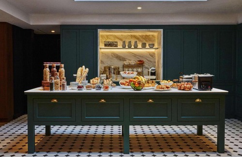 Notre-Dame Hotel | Pet Friendly Stay at Mercure Versailles Chateau, Rated 8.1/10