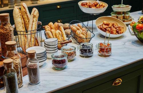 Notre-Dame Hotel | Pet Friendly Stay at Mercure Versailles Chateau, Rated 8.1/10
