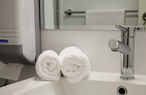 Wagga Wagga Hotel | Eco-Friendly Mercure Wagga Wagga with Pool & Dining