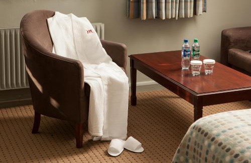 Skelton Hotel | Elegant Mercure York Fairfield Manor Hotel with Family Amenities