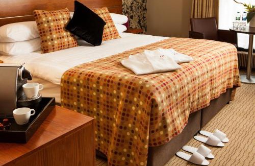 Skelton Hotel | Elegant Mercure York Fairfield Manor Hotel with Family Amenities