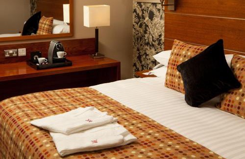 Skelton Hotel | Elegant Mercure York Fairfield Manor Hotel with Family Amenities