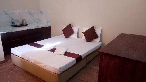 Kollupitiya House | Family-Friendly Stay at MercuryFM 103 Guest House, Colombo