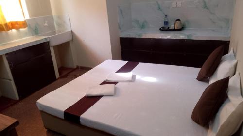 Kollupitiya House | Family-Friendly Stay at MercuryFM 103 Guest House, Colombo