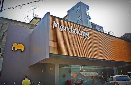 Ban Wang Hom Hotel | Discover Merdelong Hotel: Family-Friendly and Budget-Styled