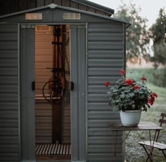 Haademeeste House | Delightful Mereäärne Helesinine Suvemaja - Pet Friendly Retreat
