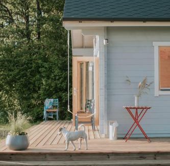 Haademeeste House | Delightful Mereäärne Helesinine Suvemaja - Pet Friendly Retreat