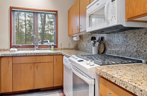 Overlook Park House | Pet-Friendly Meredith Lodging Near SHARC with A/C