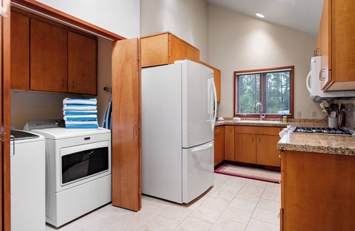 Overlook Park House | Pet-Friendly Meredith Lodging Near SHARC with A/C