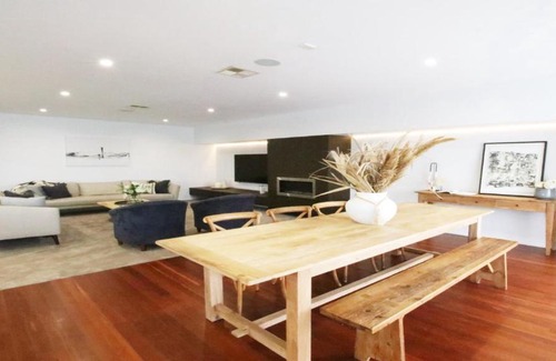 Merewether House | Experience Mereweather Beach Haven: Ocean Views Await!