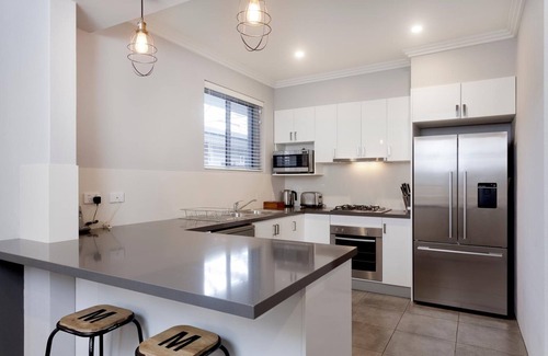 Merewether Hotel | Guest Rated 9/10 at Merewether Motel with Pool & Spa