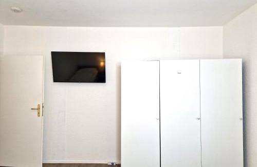 Frohnhausen Apartment | Comfortable Meribu L92: Ideal Stay for Workers and Guests