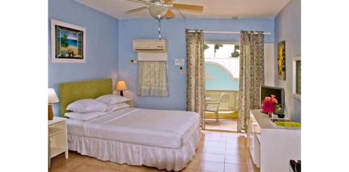 St. Lawrence Gap House | Ocean View Meridian Inn: Family-Friendly with Hot Tub Access