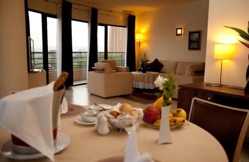 Bamako Hotel | Meridiana Bamako: 5-Star Hotel with Pool & Pet-Friendly Amenities
