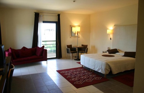 Bamako Hotel | Meridiana Bamako: 5-Star Hotel with Pool & Pet-Friendly Amenities