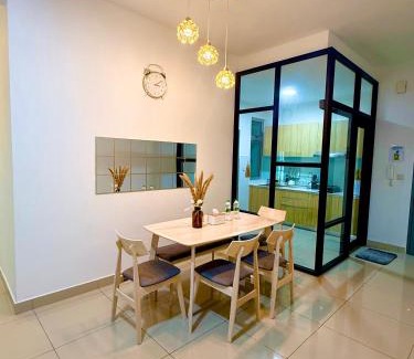 Masai Apartment | Oceanfront Meridin Bayvue Homestay with Private Pool