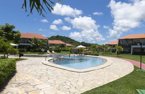 Praia dos Carneiros House | Inviting Meridional Flat Carneiros with Ocean View & Pool