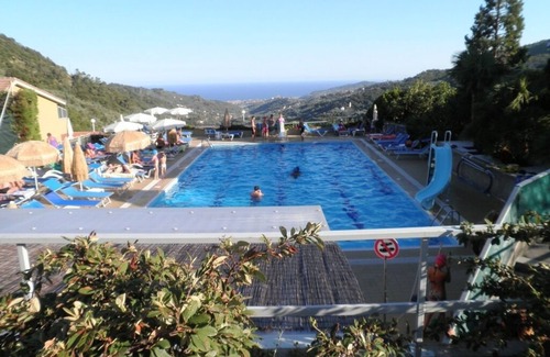 Diano Evigno Apartment | Experience Meriggiare: Gulf Views & Family-Friendly Bliss