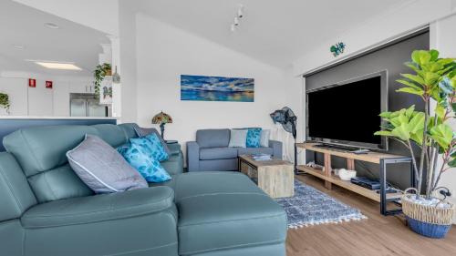 Merimbula House | Discover Merimbula Heights 1: Your Perfect Getaway