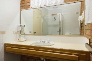 Merimbula Hotel | Cozy Merimbula Sapphire Motel with Ocean View & Pool