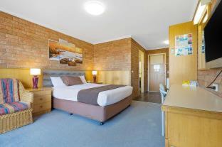 Merimbula Hotel | Cozy Merimbula Sapphire Motel with Ocean View & Pool
