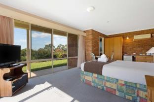 Merimbula Hotel | Cozy Merimbula Sapphire Motel with Ocean View & Pool