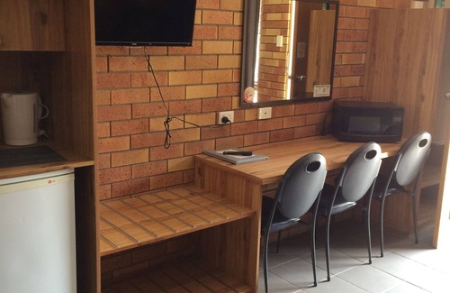 St. George Hotel | Discover Merino Motor Inn: Family-Friendly with Pool & Dining