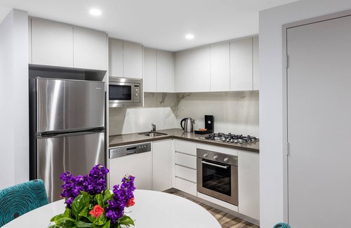 Bondi Junction Apartment | Premium Meriton Suites Bondi Junction with Pool & Spa Access