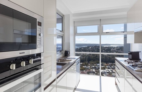 Bondi Junction Apartment | Premium Meriton Suites Bondi Junction with Pool & Spa Access