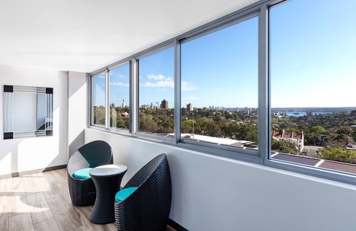 Bondi Junction Apartment | Premium Meriton Suites Bondi Junction with Pool & Spa Access