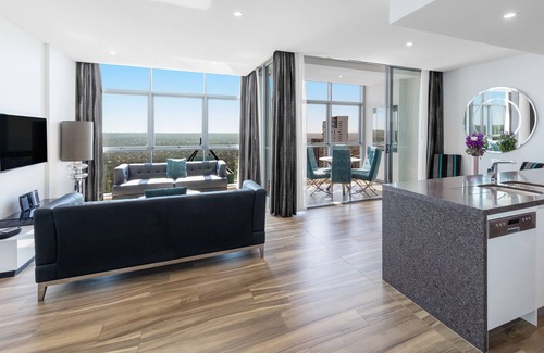 Chatswood Apartment | Experience Meriton Suites Chatswood: 5-Star Comfort & Pool