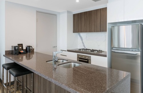 Chatswood Apartment | Experience Meriton Suites Chatswood: 5-Star Comfort & Pool