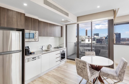 Parramatta Apartment | Experience Meriton Suites Church Street, Parramatta - 5 Star Comfort